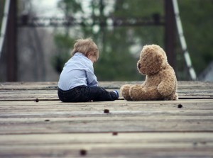 Eurosierota – jak emigracja rodziców wpływa na psychikę dziecka